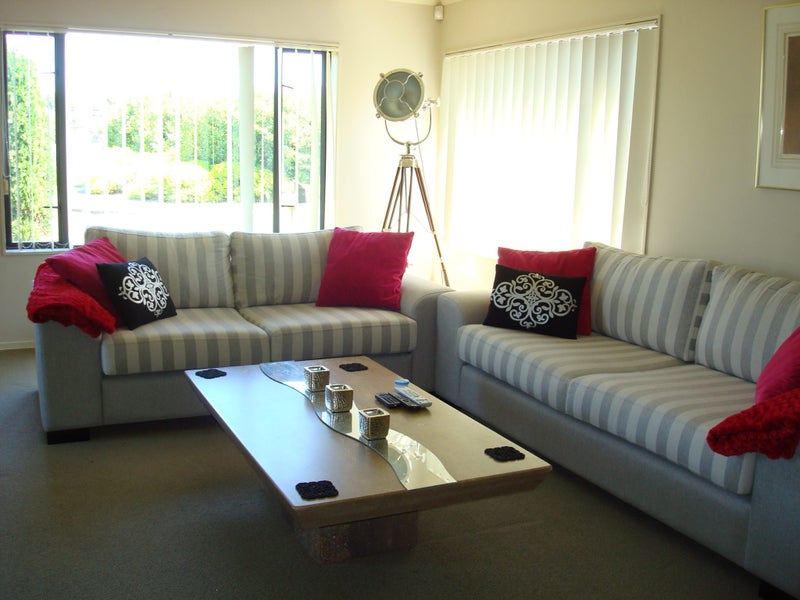 Botany Downs, 4 bedrooms64304723783937111