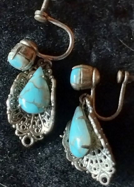 Vintage turquoise blue screw back earrings Carousel 1