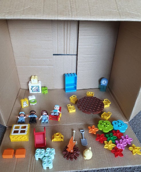 Duplo - House Furniture & Family Of 4 (49 pieces) Carousel 1