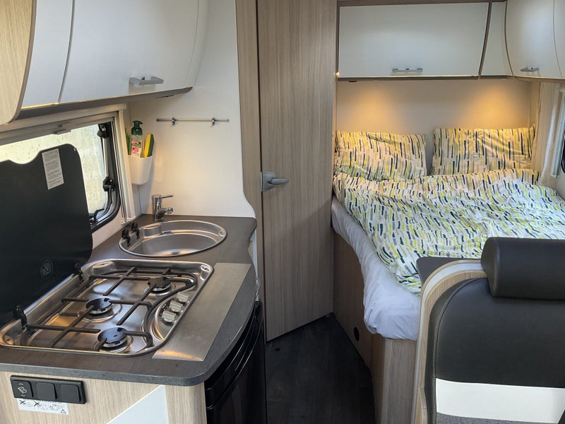 Sunlight T58 Automatic. 2019. Compact, Fixed bed64007695704321110