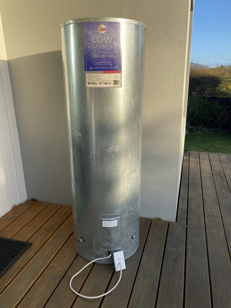 180L Rheem low pressure hot water cylinder Carousel 1