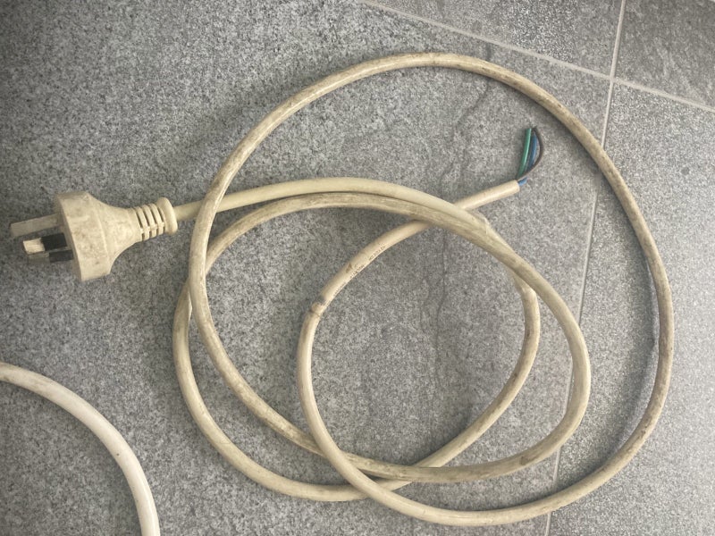 3 x electrical cords - see all pics for more details Carousel 2