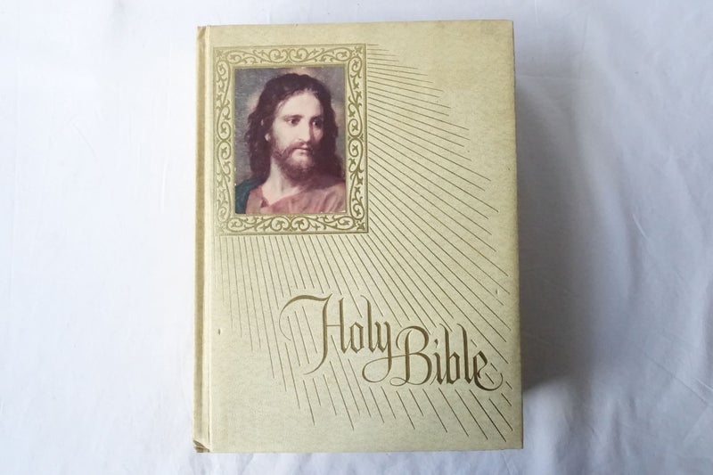 Holy Bible New American Edition Catholic Fireside Family Ed VINTAGE (SKU BK45) Carousel 1