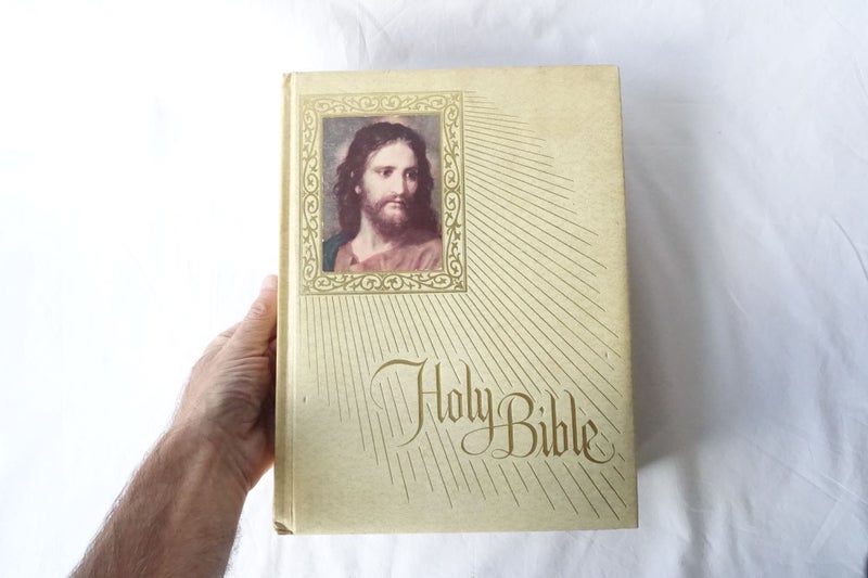 Holy Bible New American Edition Catholic Fireside Family Ed VINTAGE (SKU BK45) Carousel 2