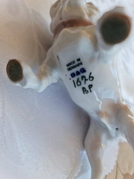 Bulldog Figurine Carousel 4