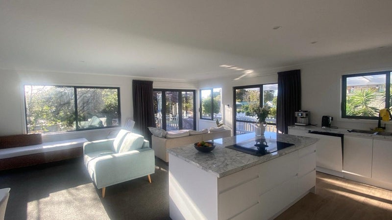 Hamilton Lake, 4 bedrooms62930697757570113