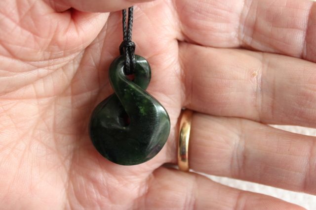 BEAUTIFUL SMALL TWIST KAWAKAWA POUNAMU / Jade Twist Small #119 Carousel 1