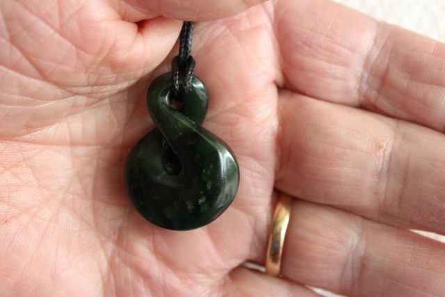 BEAUTIFUL SMALL TWIST KAWAKAWA POUNAMU / Jade Twist Small #119 Carousel 2