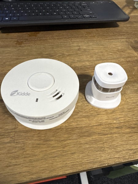 Two smoke alarms Carousel 1