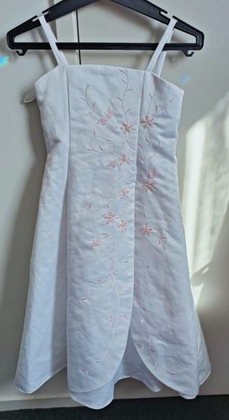 LUCY GORGEOUS GIRLS WHITE EMBROIDERED DRESS -Size 8 Carousel 1