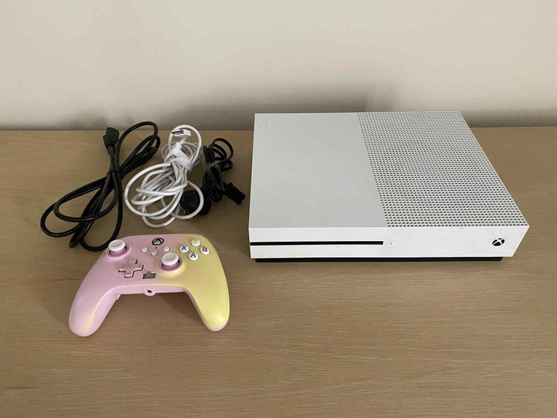 XBox One S with Controller Carousel 1