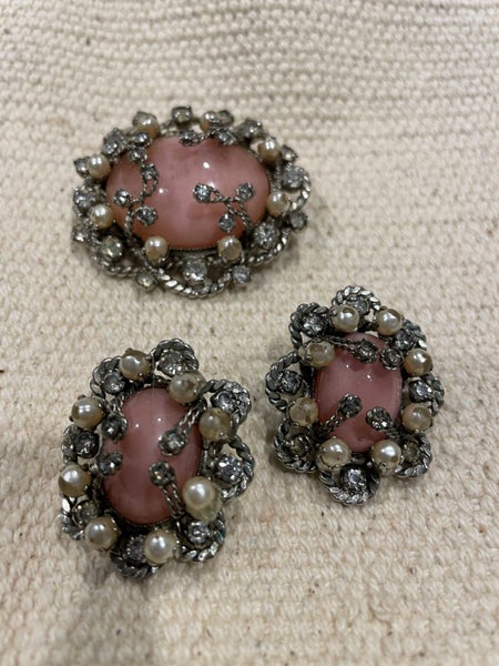 Old Costume Jewellery Carousel 1