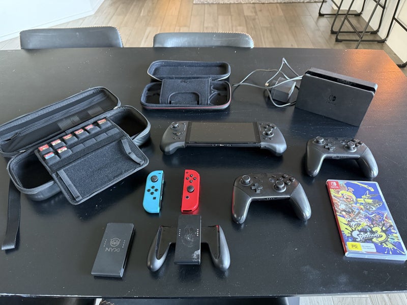 Nintendo Switch OLED Bundle!! Carousel 1