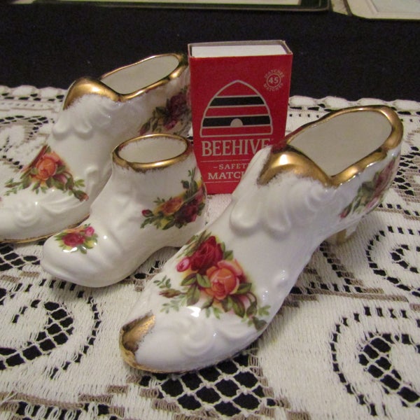 Royal Albert Old Country Roses Miniature Shoes. MINT. 2 Cinderellas, 1 Bloke. Ex63003410924545112