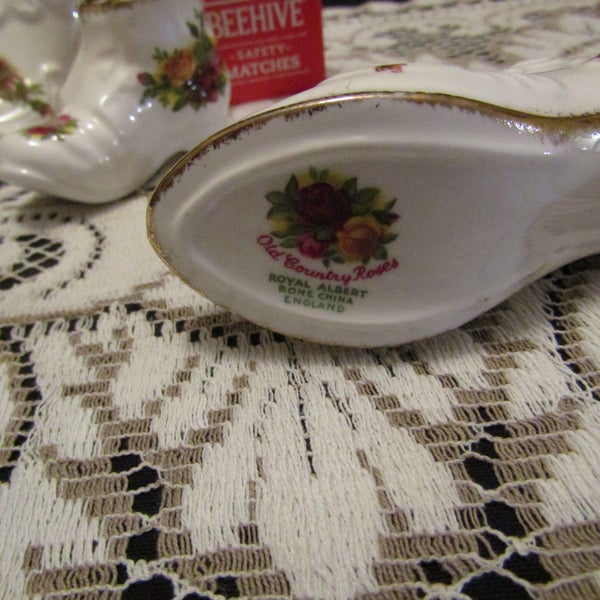 Royal Albert Old Country Roses Miniature Shoes. MINT. 2 Cinderellas, 1 Bloke. Ex63003410924545113