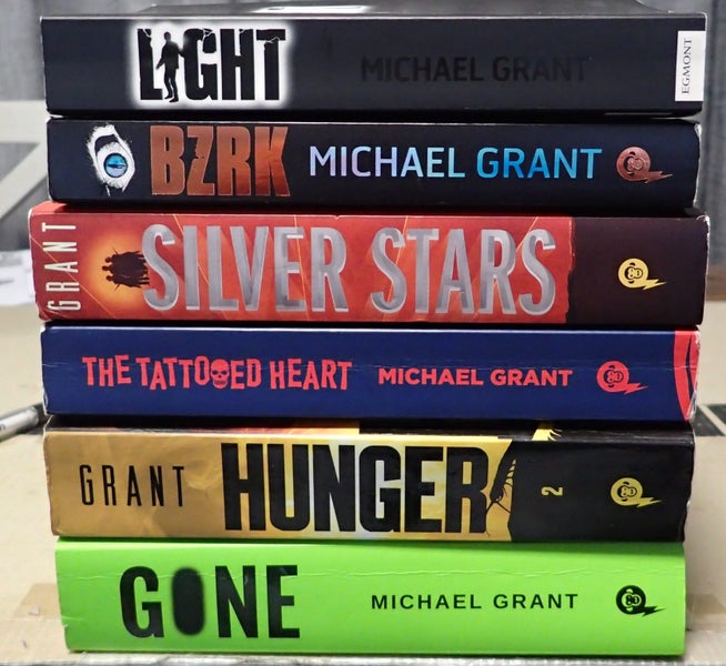 Michael Grant X 2 - FREIGHT INCLUDED Carousel 1