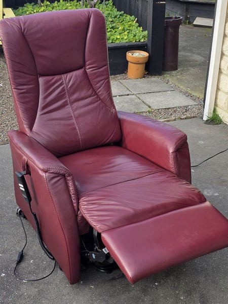 Stand Up Leather Recliner Chair $600 o.n.o63616673308417112