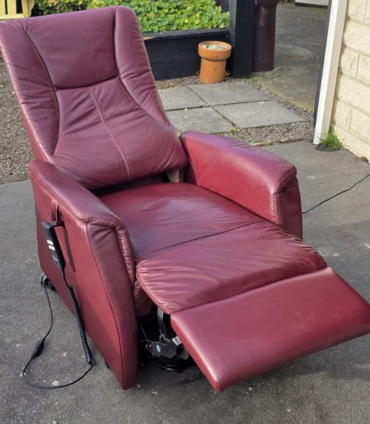 Stand Up Leather Recliner Chair $600 o.n.o63616673308417113