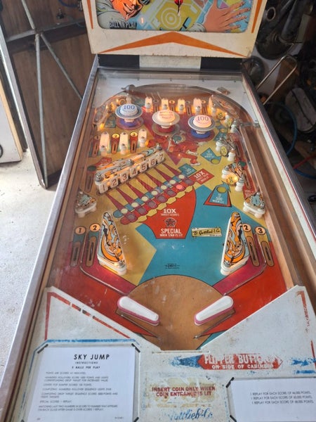 Vintage pinball machine63614587690625112