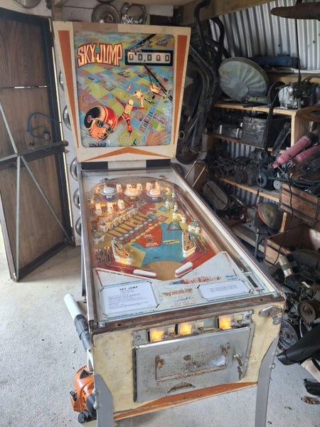 Vintage pinball machine63614587690625114