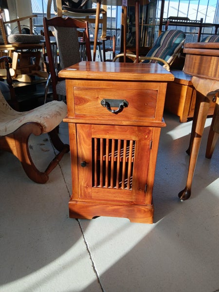 1252 SINGLE BEDSIDE Carousel 1