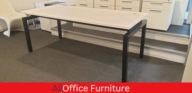 Straight office desk / White office desk Carousel 1