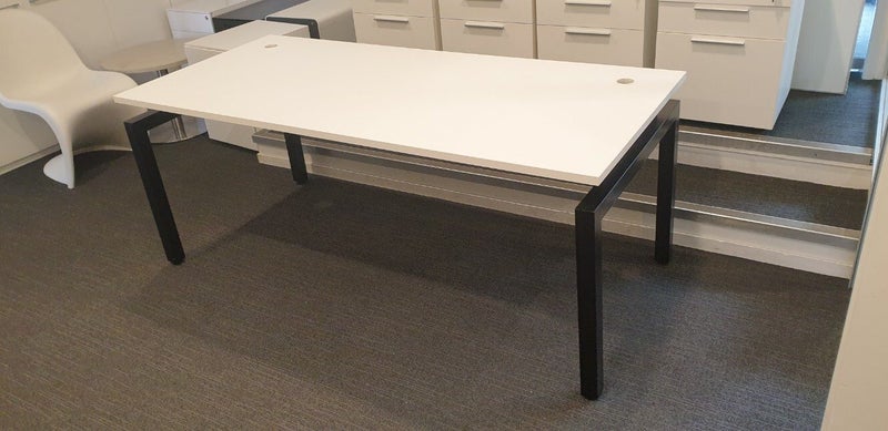 Straight office desk / White office desk Carousel 2