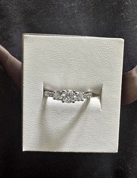 Engagement ring628638527180811120