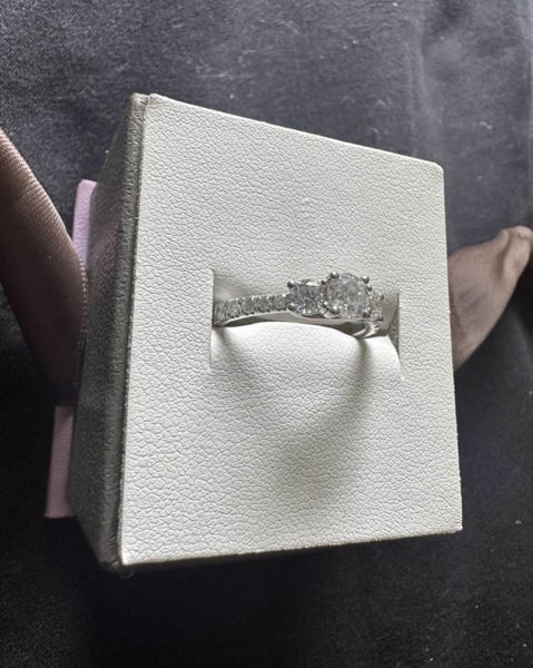 Engagement ring62863852718081111