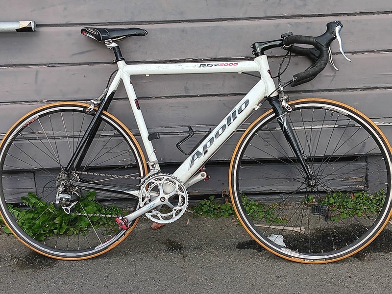 Apollo RD Z2000 Road Bike Carousel 1