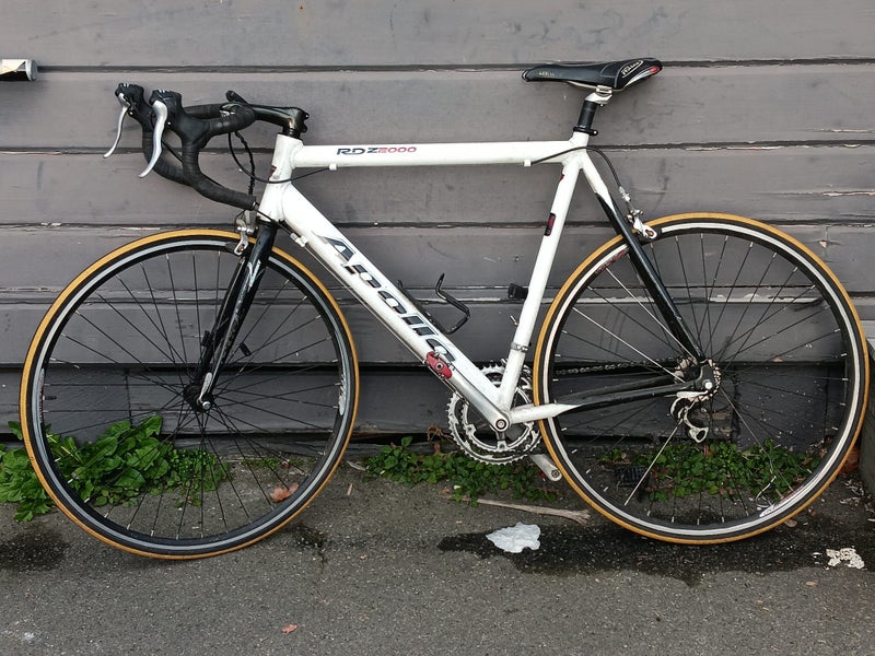 Apollo RD Z2000 Road Bike Carousel 2