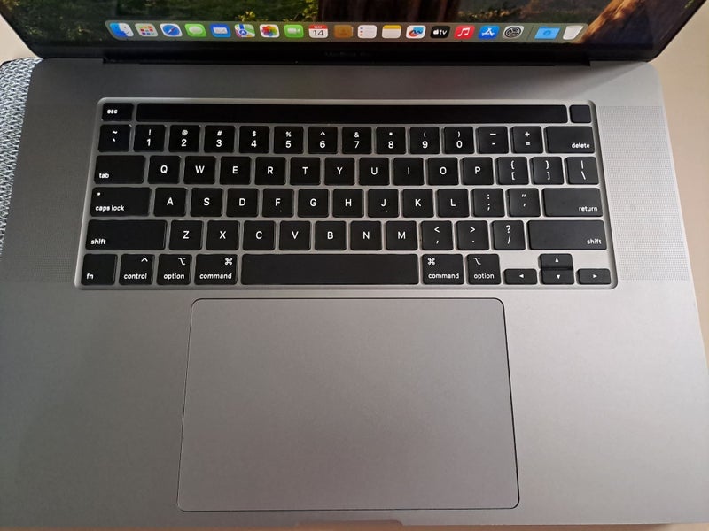 Macbook Pro 16 Inch intel i7 16GB RAM 512GB SSD in Box.62863222039042113