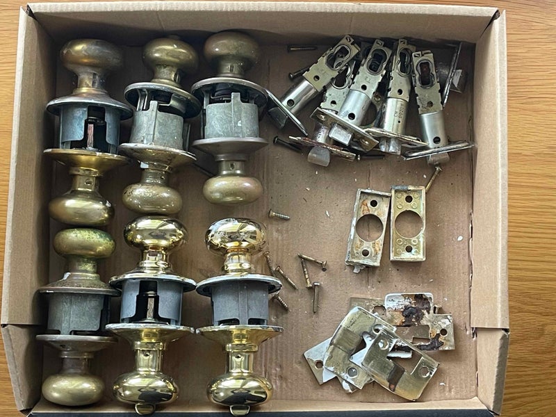6 x Used Door Knob Sets Carousel 1