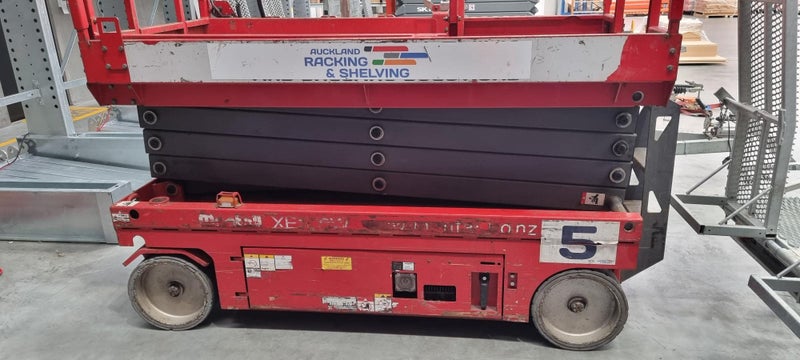 Mantall XE100W Scissor Lift Carousel 1