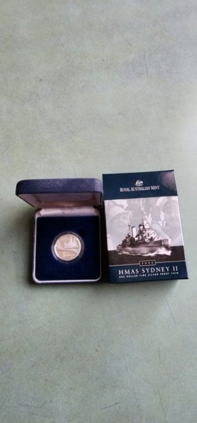 AUSTRALIA YEAR 2000 $1 COIN FINE SILVER 99.9%. HMAS SYDNEY II Carousel 1