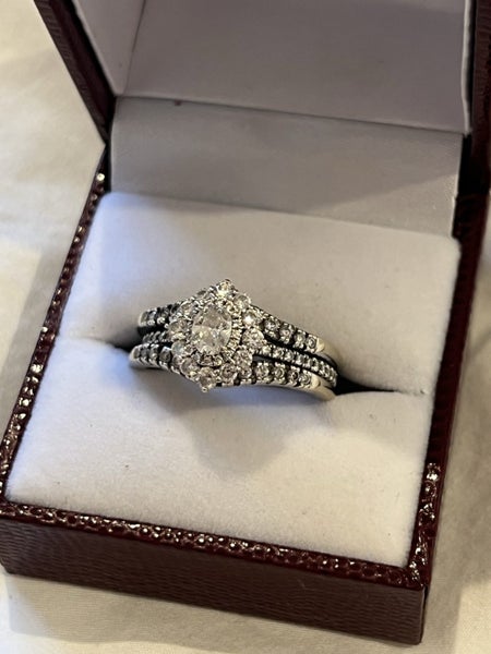 DIAMOND RING 18kt Oval Halo Engagement Ring628658281767701123