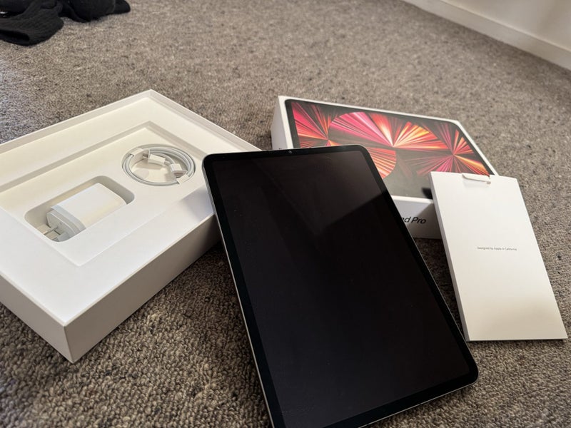 AS NEW IPad Pro 11 M1 128gb Wi fi / Cellular628658229451531115