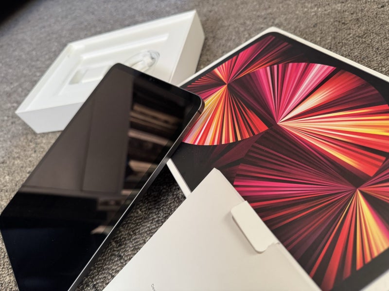 AS NEW IPad Pro 11 M1 128gb Wi fi / Cellular62865822945153111