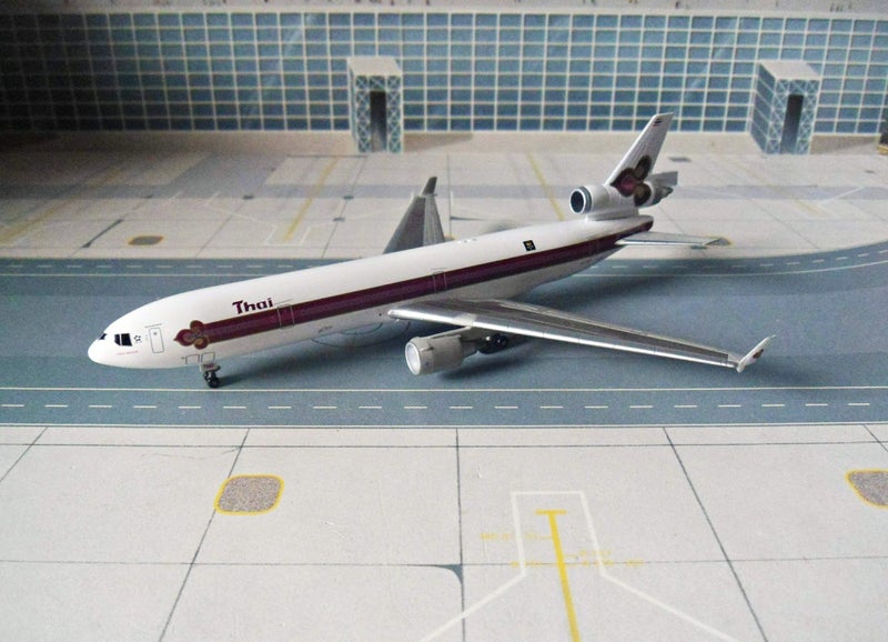 Scale 1/400 Dragon Wings - McDonnell Douglas MD-11 Thai Airways International Carousel 2