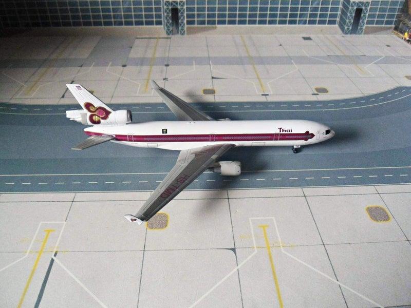 Scale 1/400 Dragon Wings - McDonnell Douglas MD-11 Thai Airways International Carousel 1