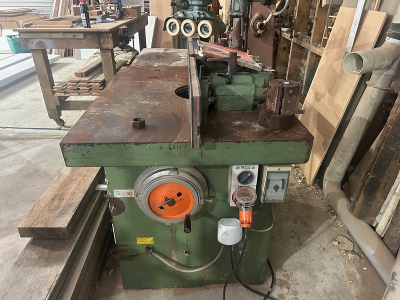 GRIGGIO T2000 Spindle Moulder with Power Feeder 3 Phase Carousel 2