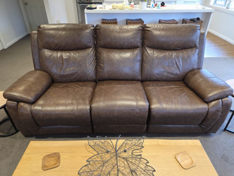 Near New Lounge Suite62863230528513114
