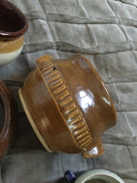 4 POTTERY SMALL DISHES Carousel 2