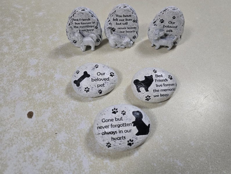 Dog memorial plagues $1 reserve Carousel 2