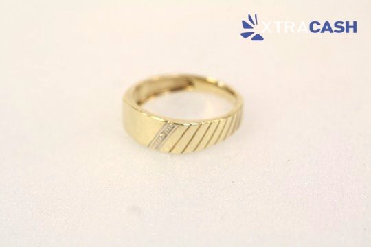 9ct Yellow Gold and Diamond Mens Band Carousel 2