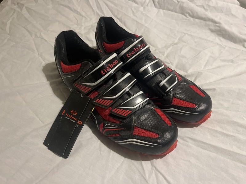 Cycling Shoes Size 43 and cleats Carousel 1