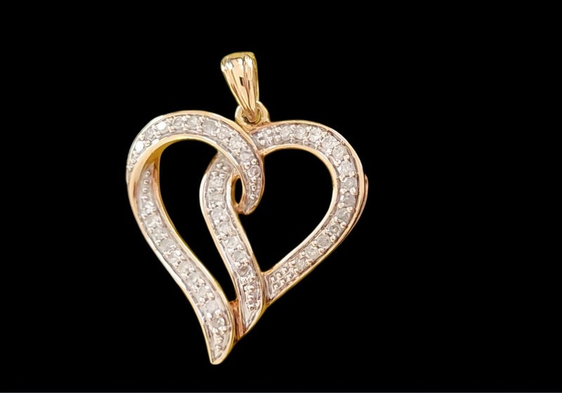 9ct Yellow Gold Diamond Heart Pendant (c. 0.25ct) Carousel 1