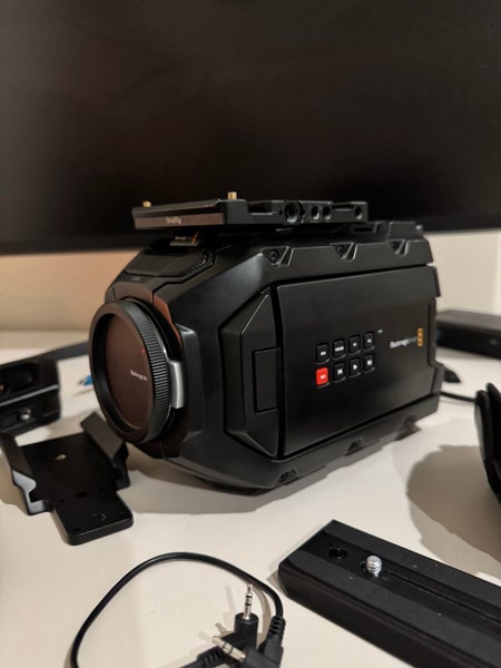 Blackmagic URSA Mini 4.6K Bundle Carousel 1