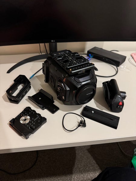 Blackmagic URSA Mini 4.6K Bundle Carousel 2