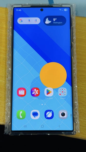 Samsung Galaxy S22 Ultra – 12GB RAM / 512GB Storage Carousel 1